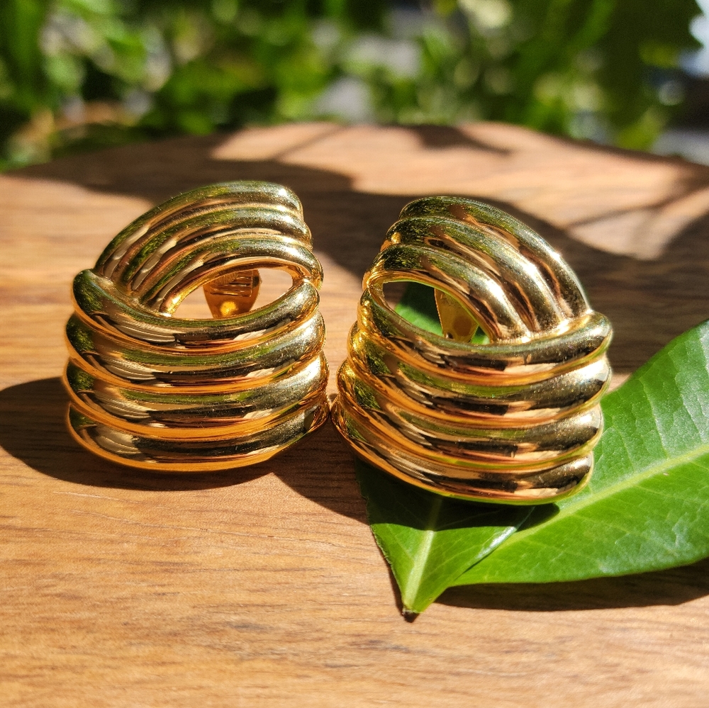Monet vintage clip on earrings